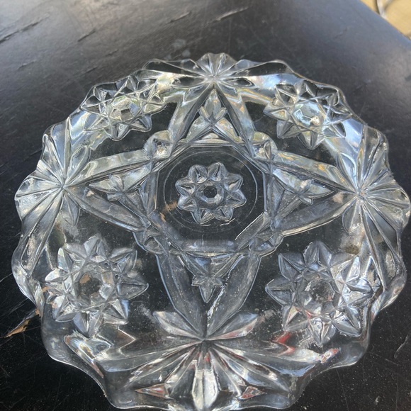 Mid century cut glass ashtray. Sparkling and beautiful five inches across - Picture 3 of 3